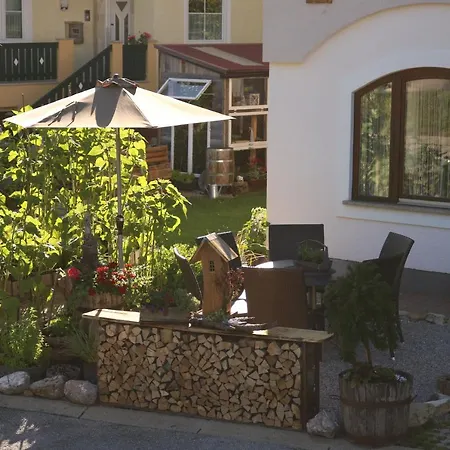 Hoell * Russbach am Pass Gschütt